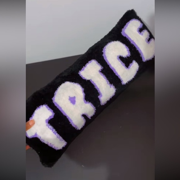 Customs - Picture 9 of 9